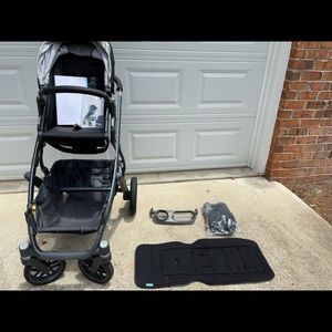 2017 Uppababy Vista in Excellent Condition